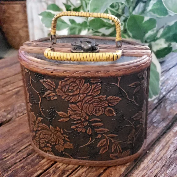 Vintage Floral Embossed Handbag Box - Picture 2 of 12
